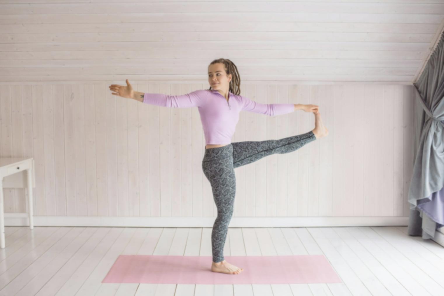 Práctica de yoga en entornos naturales mexicanos