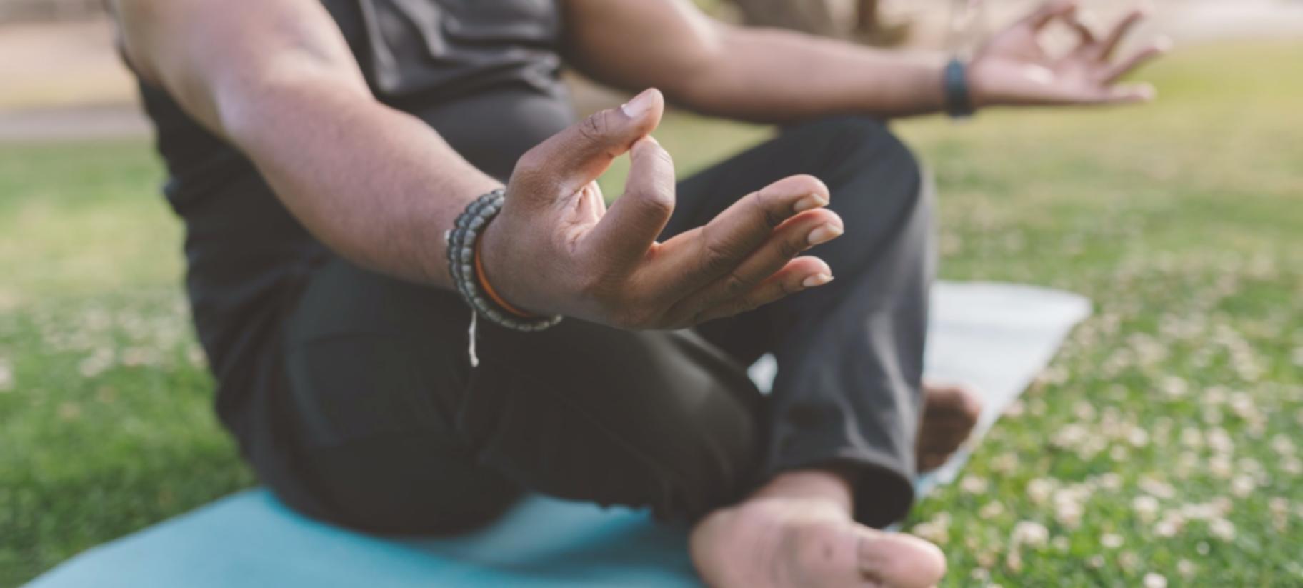 Conexión entre práctica de yoga y exploración consciente